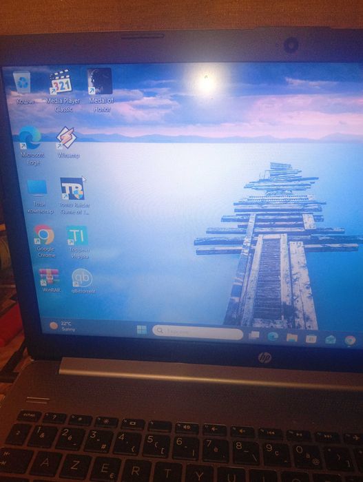 Продавам лаптоп HP 250 g7 бърз 8 gen procesor