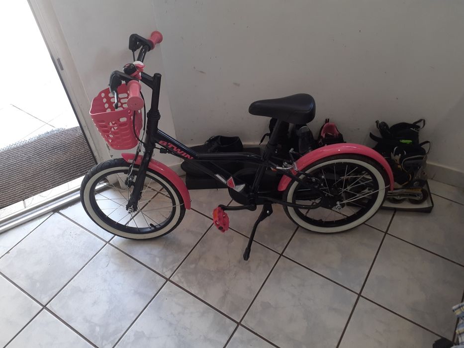 Ofer spre vanzare Bicicleta pentru fetite  4 _7 ani