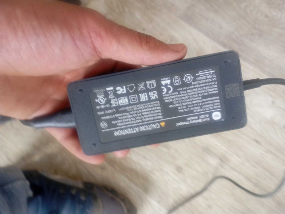 Trotineta electrica ca și nouă folosita o săptămână vine cu încărcător și cutie