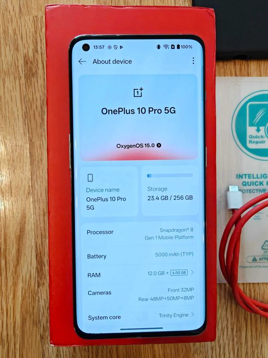 OnePlus 10 Pro 12GB RAM / 256GB – stare foarte bună + 2 huse + 2 folii