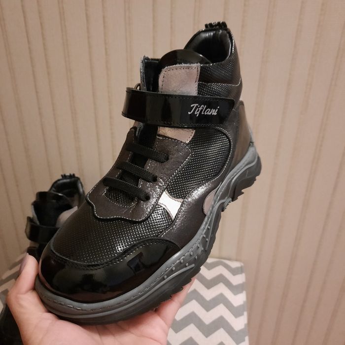 Продам кожаные ботинки Tiflani