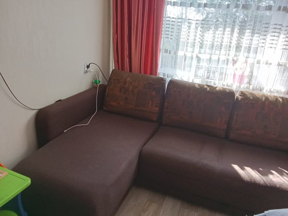 Угловой диван, угол перемещается.