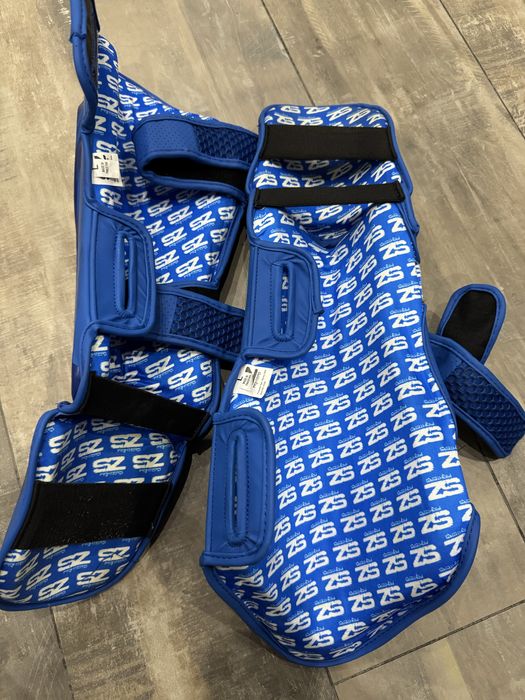 Протектори за крака и каска