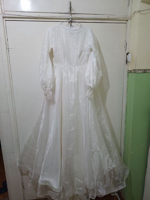 Vecherniy ko'ylak  1 marta kiyilgan 46 razmer 1 millon