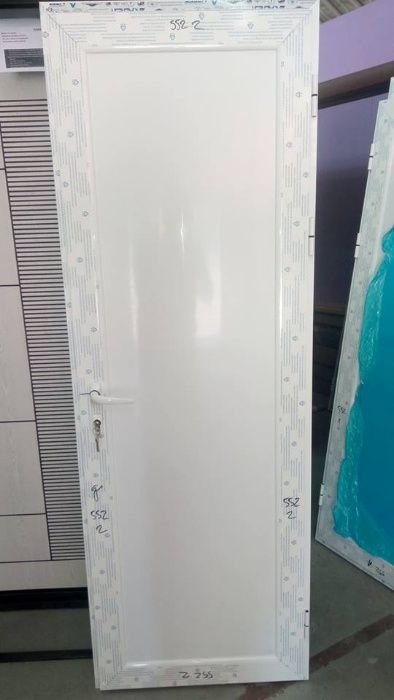 Врати за баня тоалетна влажни помещения алуминиеви.