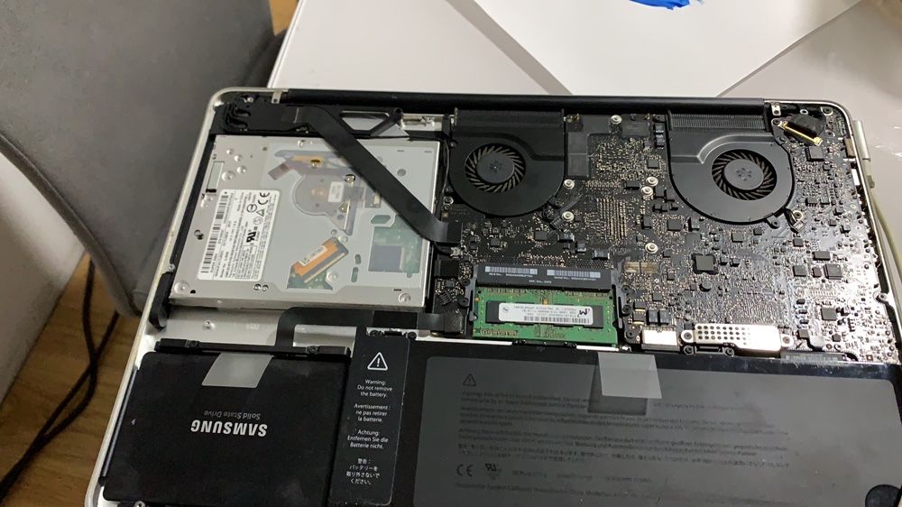 Dezmembrez Macbook Pro 15" functional