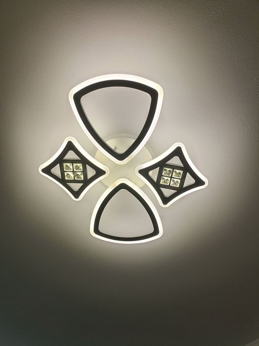 Продам люстры в отличном состоянии