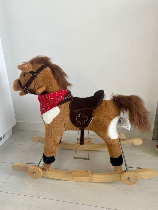 Детско люлеещо конче