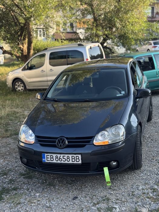 Продавам предна броня!