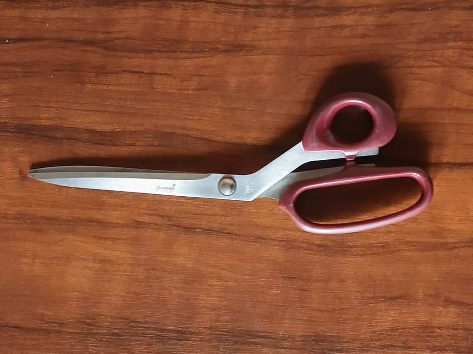 Ножница из нержавеющей стали.