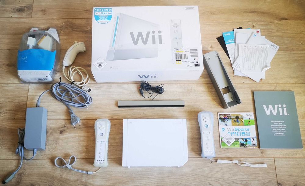 Nintendo Wii пълен комплект с кутия два контролера и игра