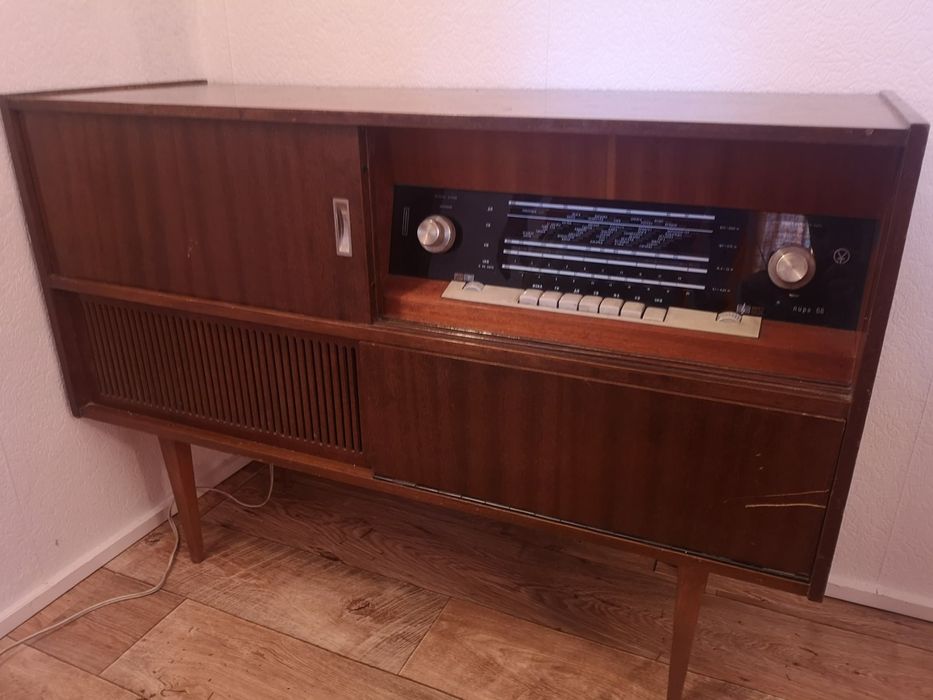 Стар радио - грамофонен  шкаф