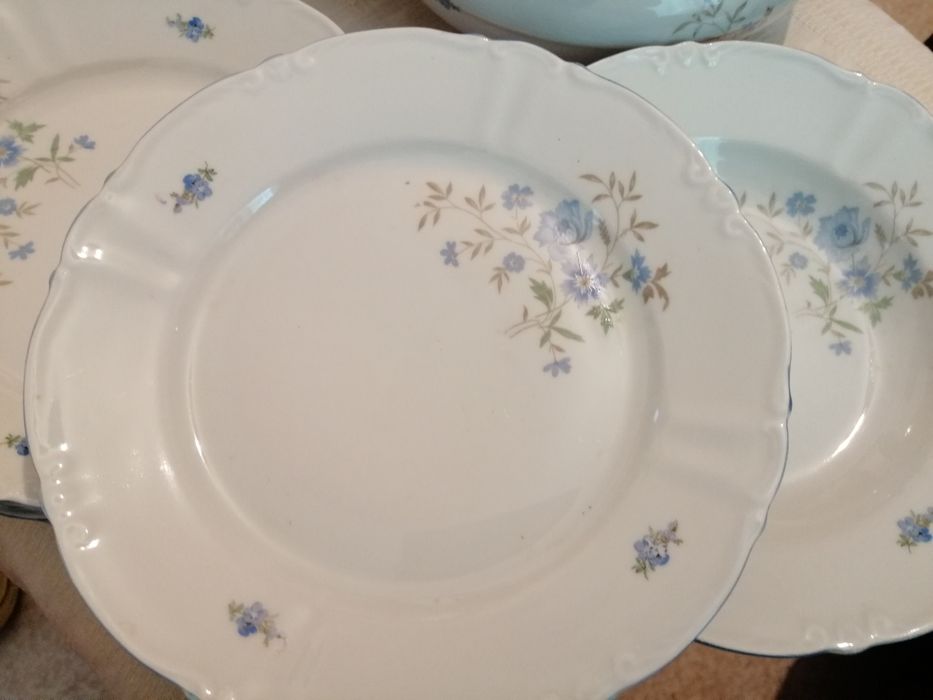 Част от български сервиз.