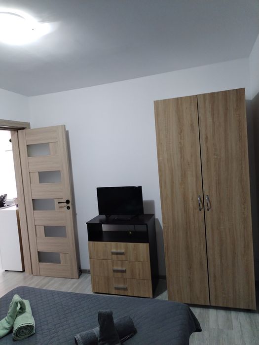 Închiriez apartament/garsoniera