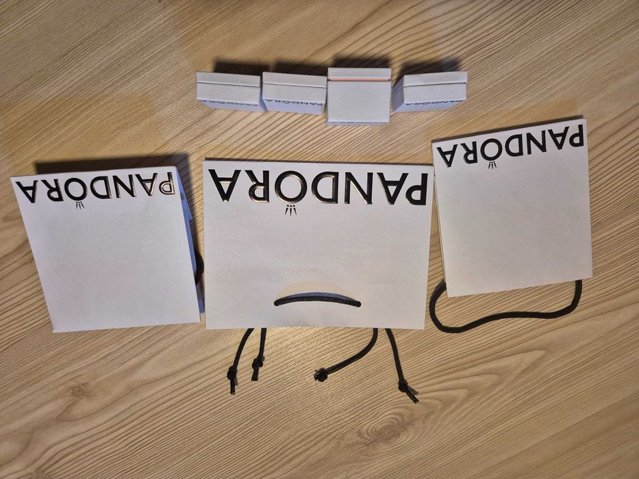 Cutii și pungi Pandora