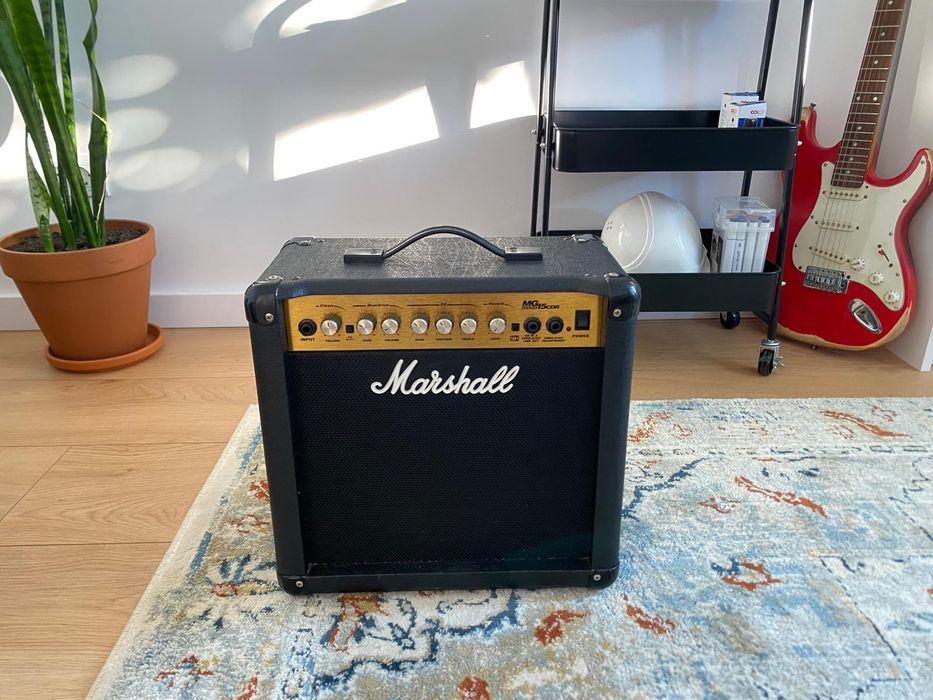 Vand amplificator pentru chitara electrica Marshall made in India.