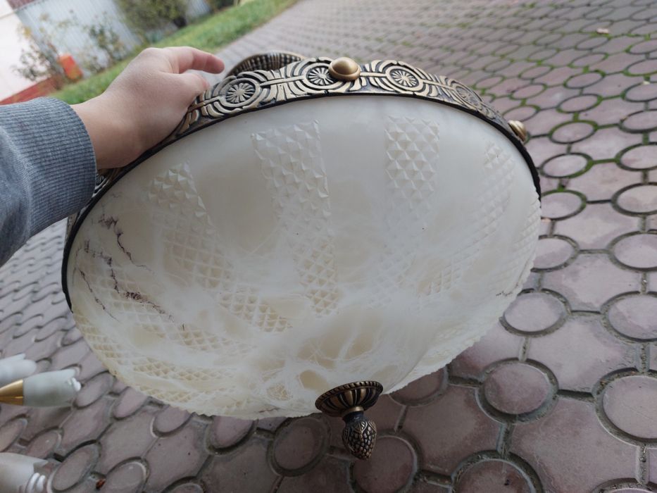 Люстра хорошая .