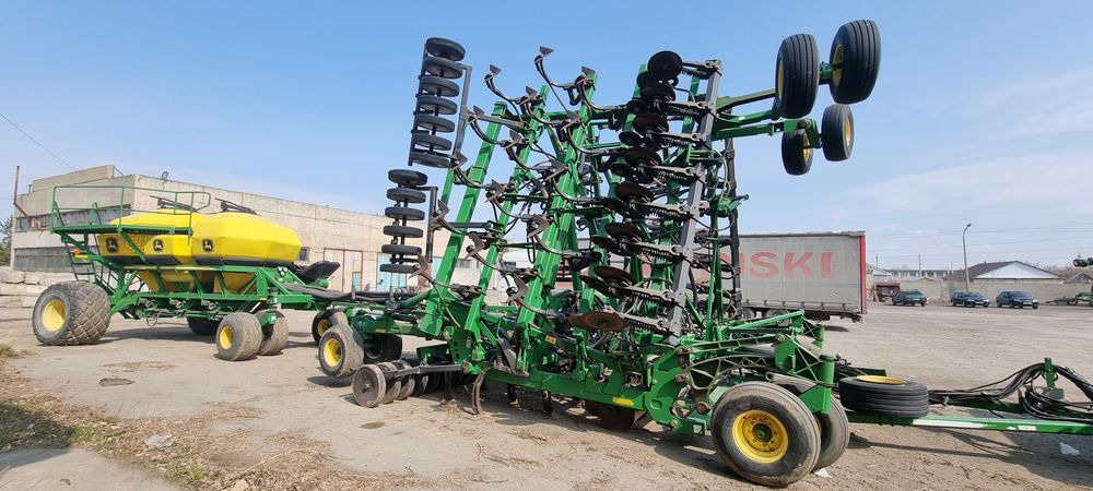 Продам посевные Комплексы ДжонДир 1835