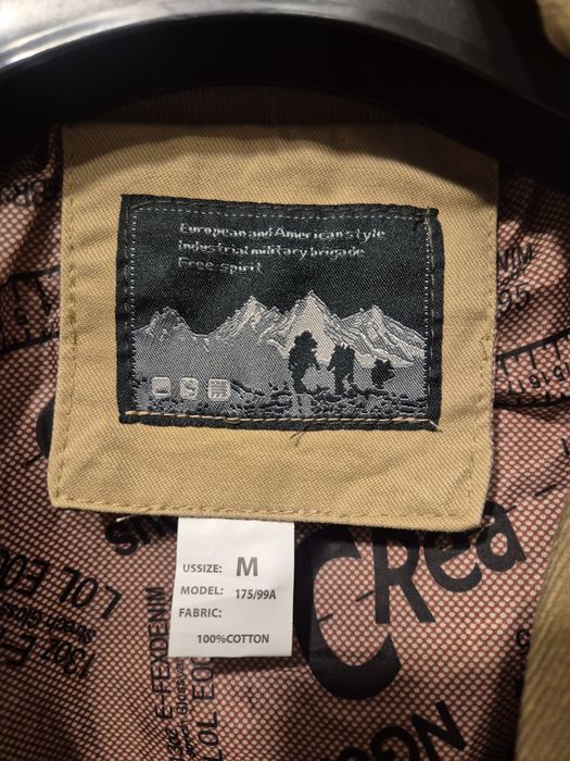 Geaca de bumbac kaki, cu epoleti, masura M, nepurtata.