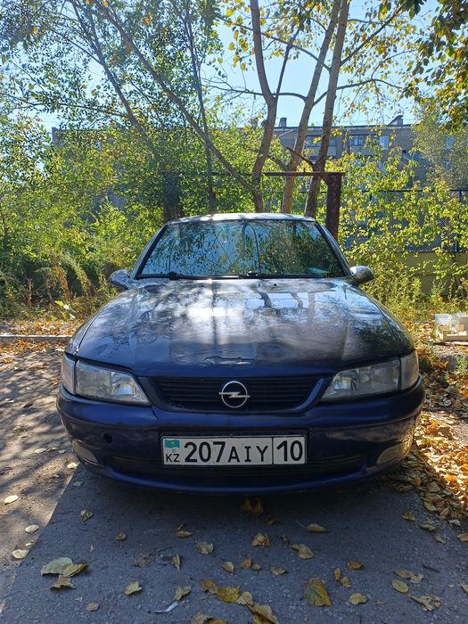 Продам автомобиль Опель Вектра 1998г.