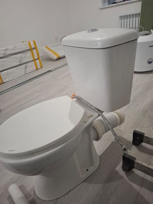 Продам новый унитаз из новостройки