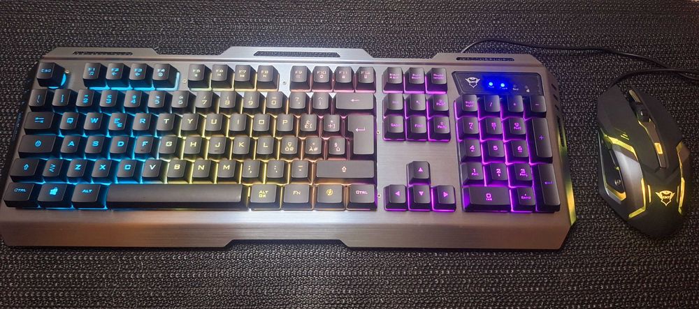 Геймърска клавиатура и мишка