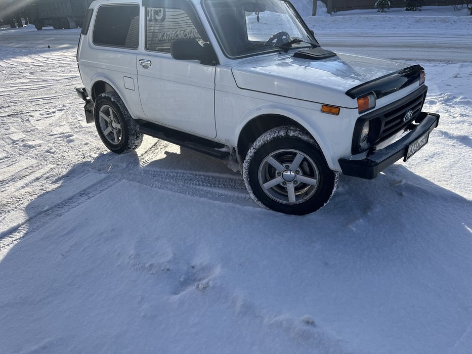 Продам ниву 2121.