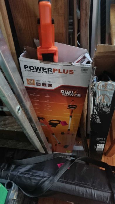 Mașină de tuns iarba fără fir PowerPlus,