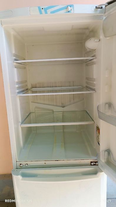 Холодильник indesit