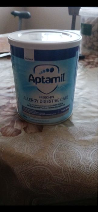 Адаптирано мляко за бебе