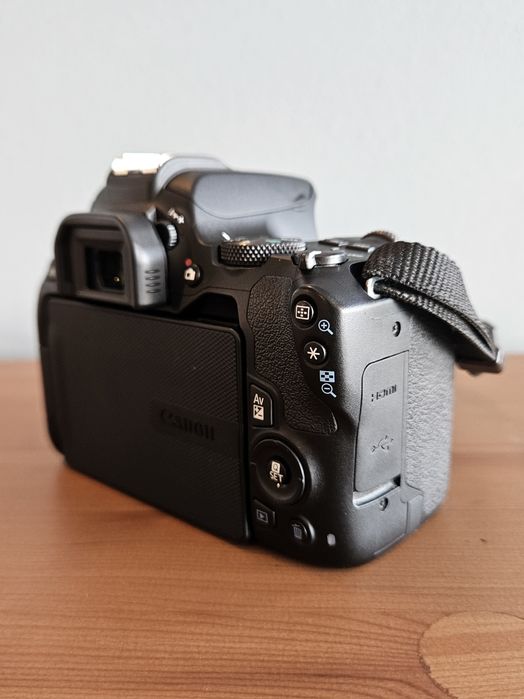 Canon 250D kit 18-55mm