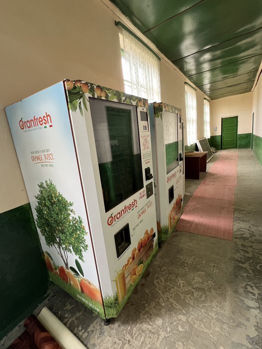 Automat vending suc portocale
