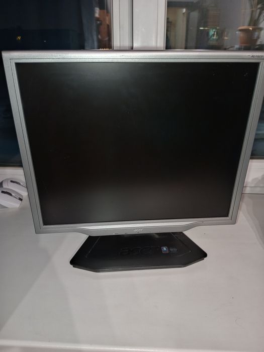 Продам  монитор Acer 19", отличное состояние, DVI, VGA, PVA матрица