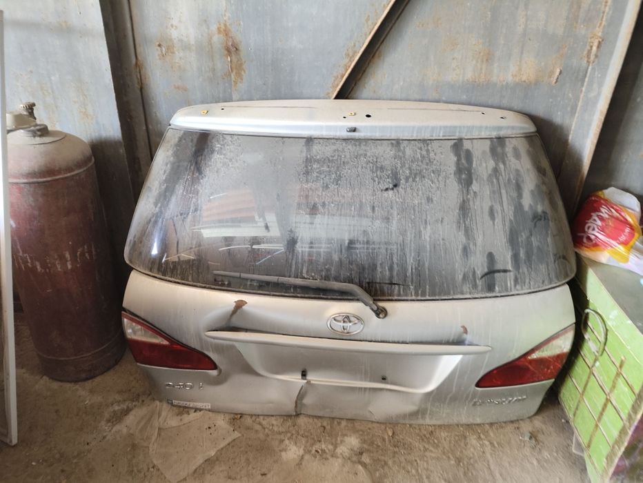 Зад Тойота ипсум