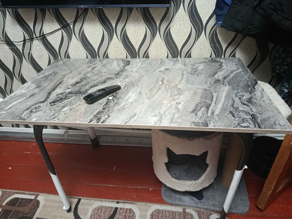 Стол со стульями