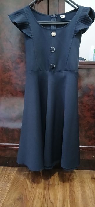 Продам школьную сарафан для девочек