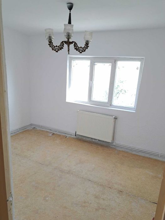 Vand apartament 2 camere Rm-Sarat