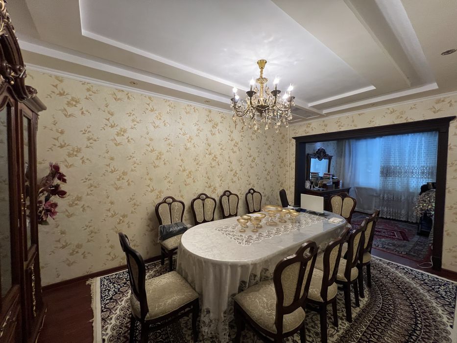 Продам свою 4х комнатную + большой холл квартиру