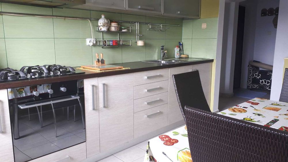 Apartament 3 camere decomandat etaj 4/4 centu Buftea