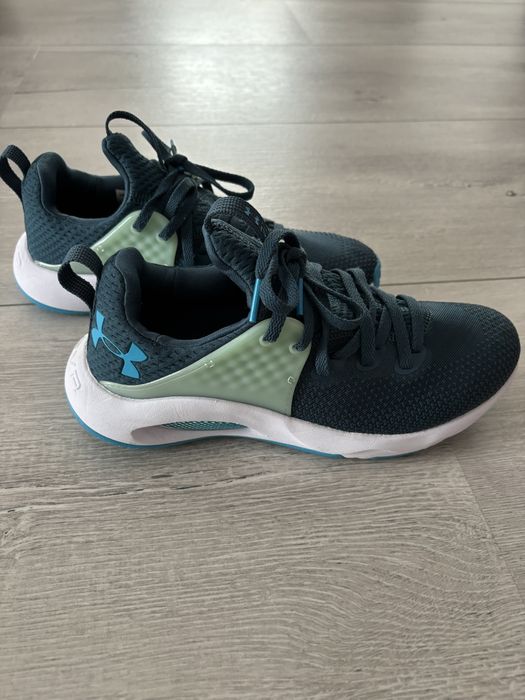 Vand pantofi sport Under Armour marimea 37
