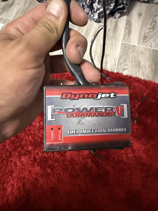 Power commander 5 GSXR 06-13 , suport numar rabatabil electric