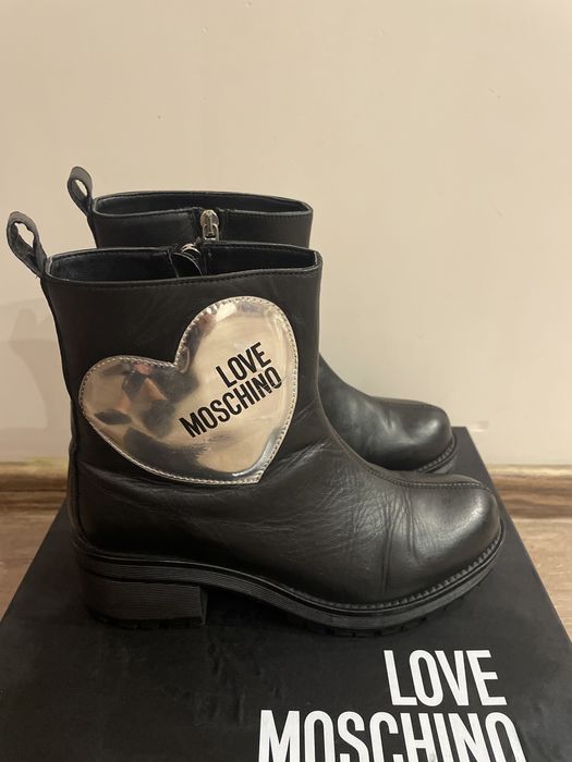 Love Moschino естествена кожа