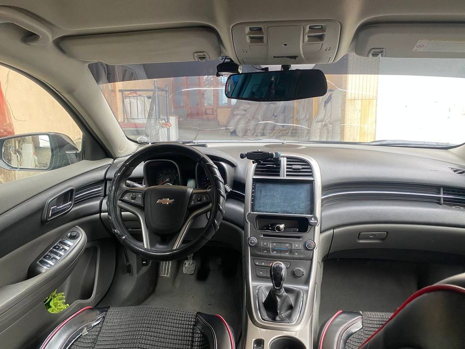 Sroshni Malibu sotiladi