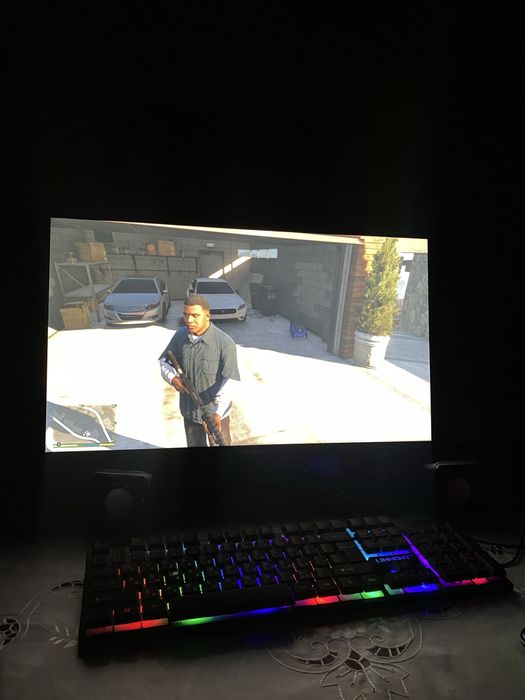 Монитор, блок, клавиатура в подарок