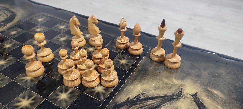 Продам шахматный стол