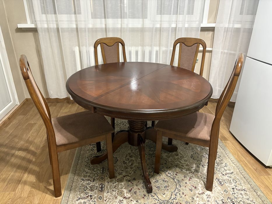 Продам Стол со стульями дерево