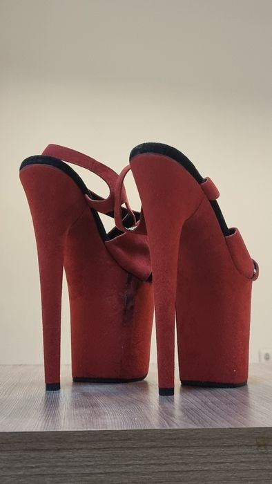 Стрипы pleaser 38 р