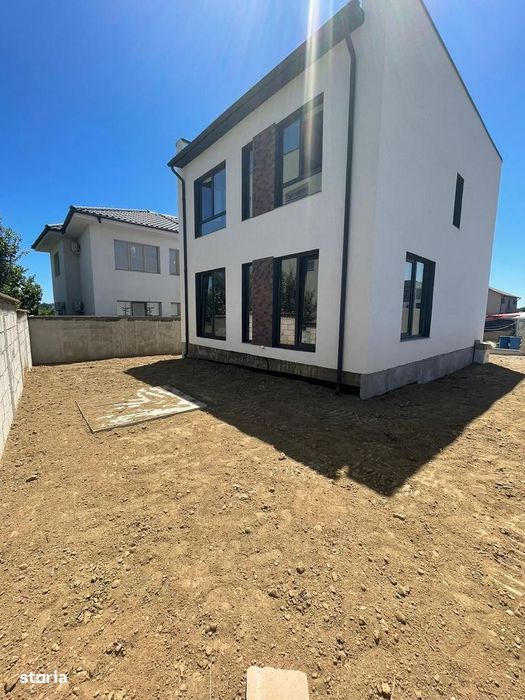 Casa de vanzare zona Carrefour