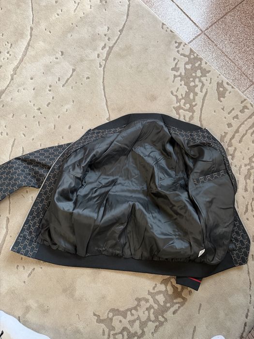jacketa gucci de vanzare