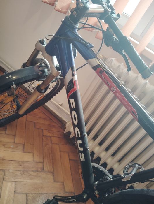 Vind bicicleta focus în stare bună de funcționare.